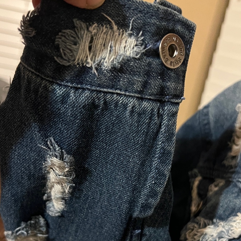 NWT Distressed Denim Jacket - Picture 4 of 7